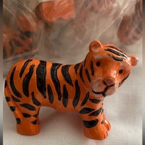 Set of 4 Tiger knobs for doors, cabinets, or dresser
